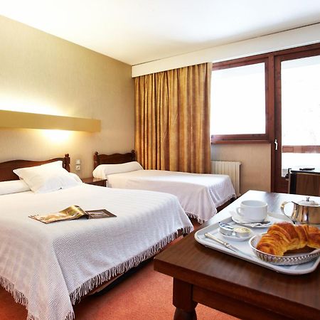 Hotel De Paris Bagnères-de-Luchon الغرفة الصورة
