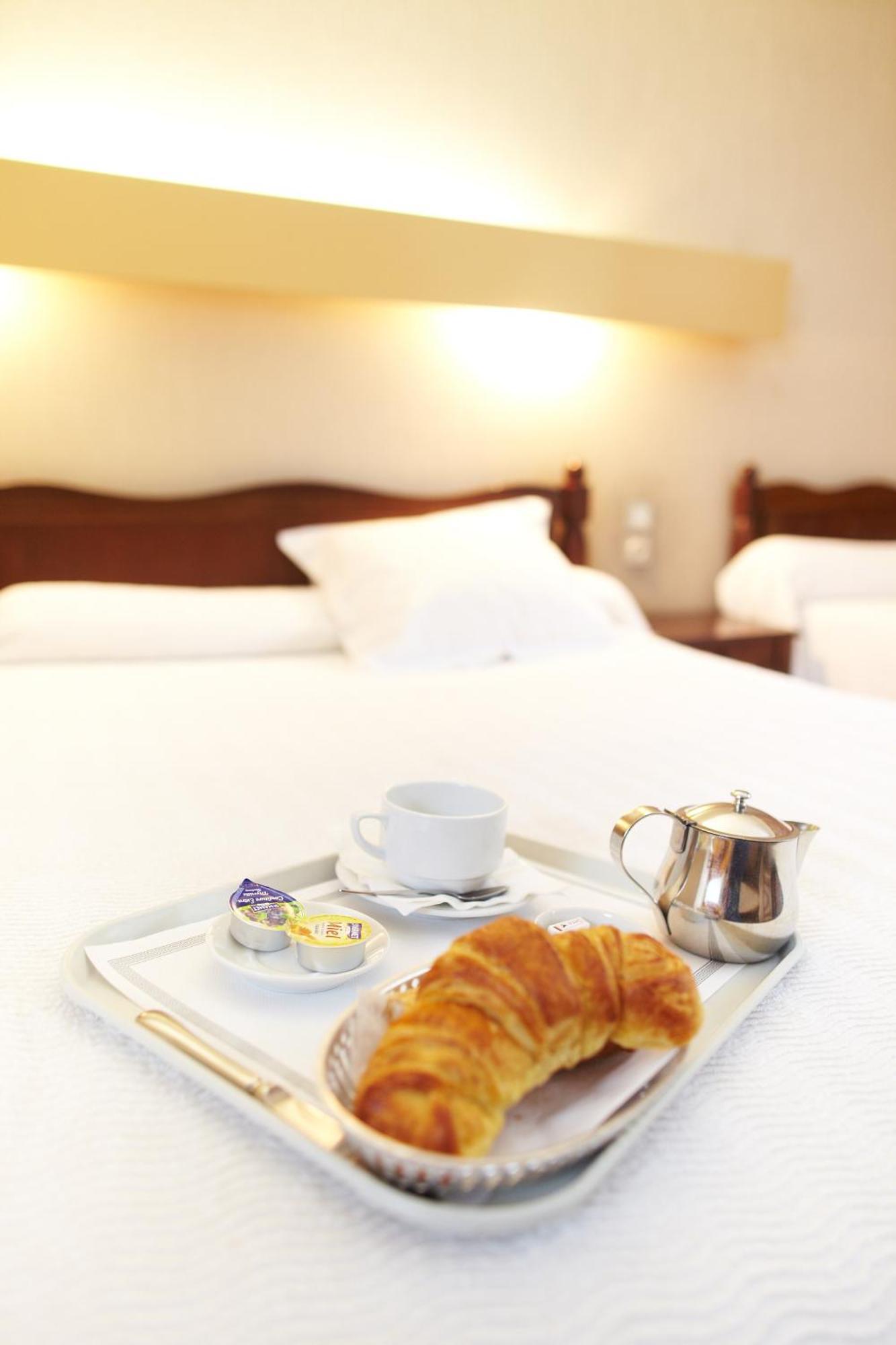 Hotel De Paris Bagnères-de-Luchon الغرفة الصورة
